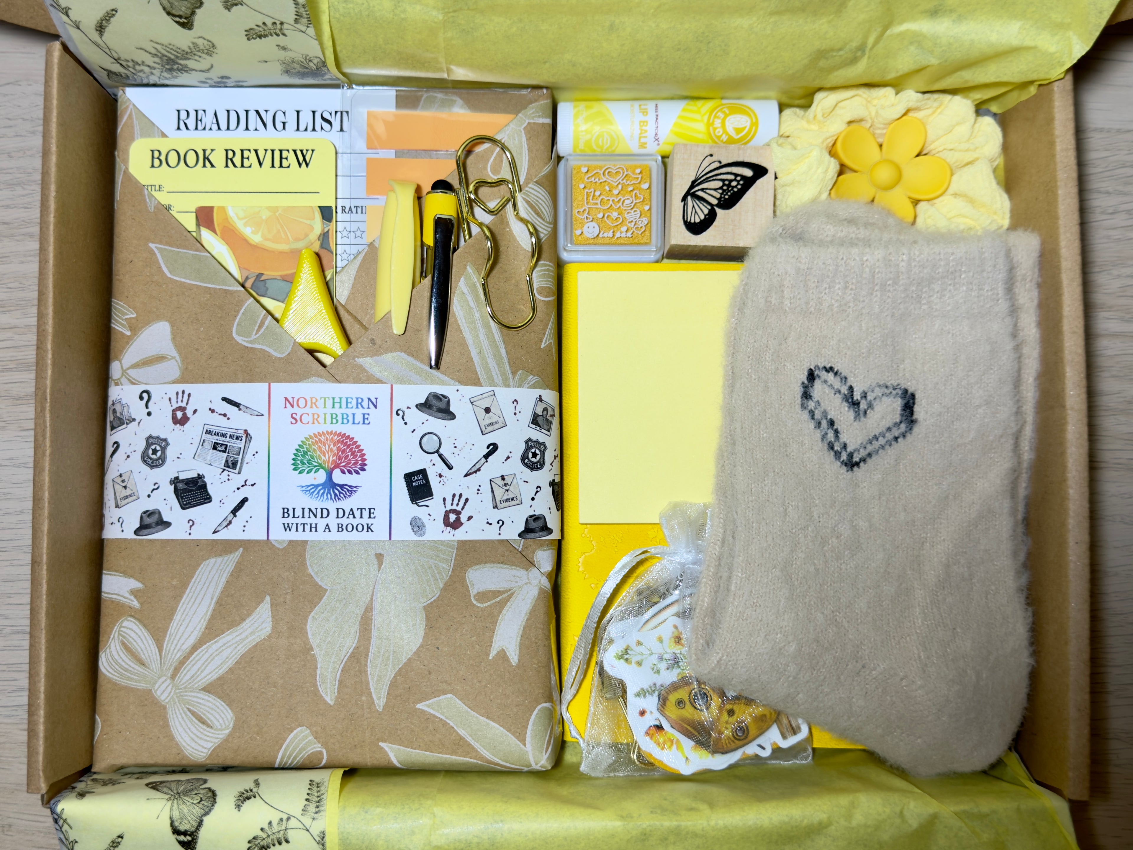 BLIND DATE WITH A BOOK - Bookish / Stationery Box