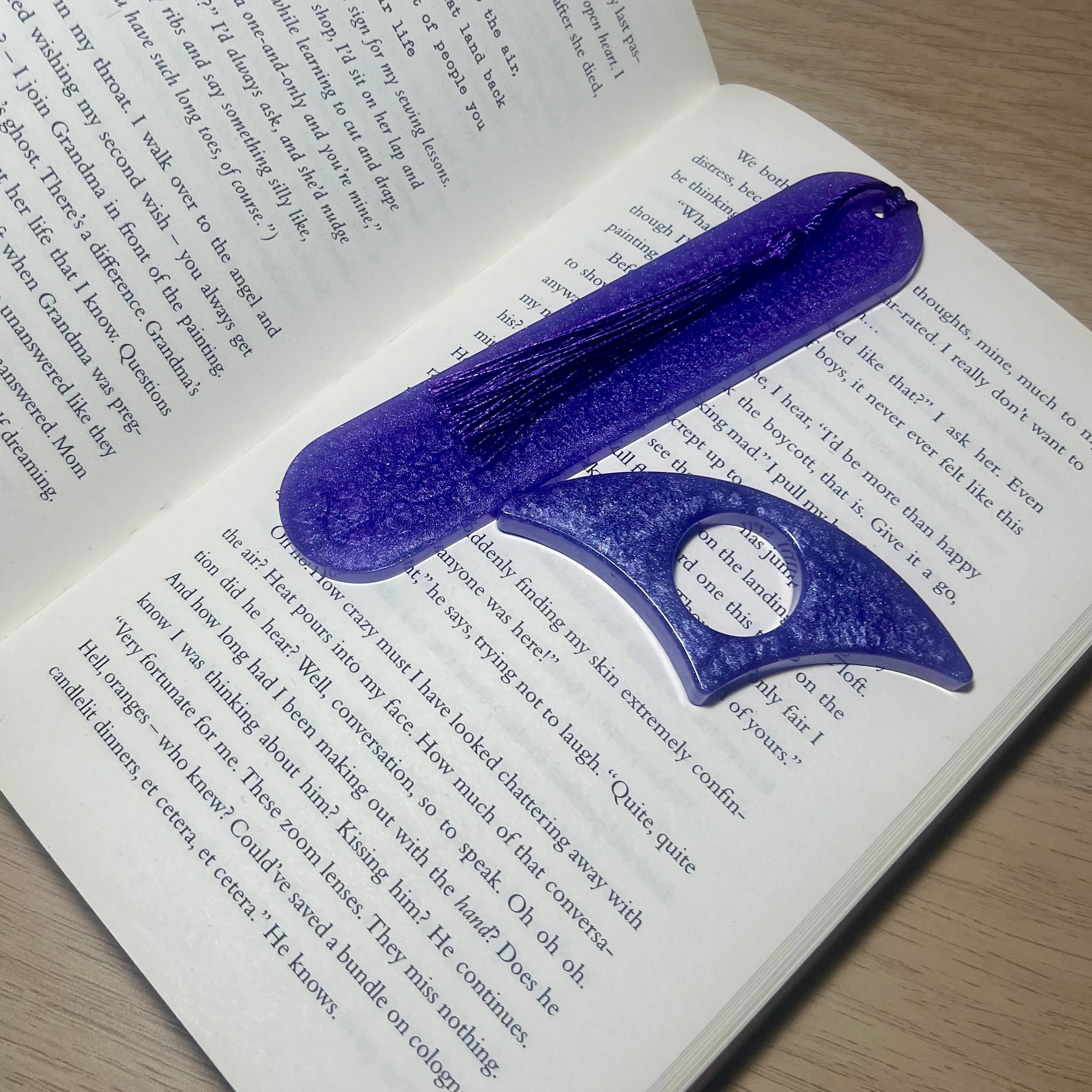 RESIN BOOKMARK & PAGE HOLDER (Select Your Colour)